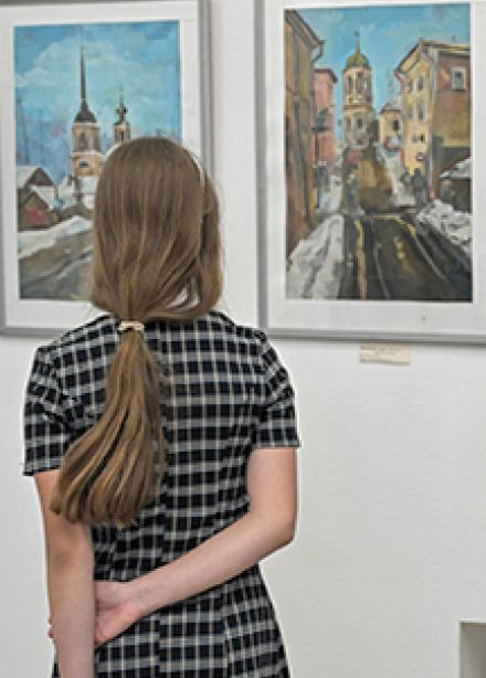 Экскурсия по юбилейной выставке Детской художественной школы