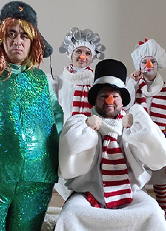 Снежно: ожидается Новый год. Спектакль